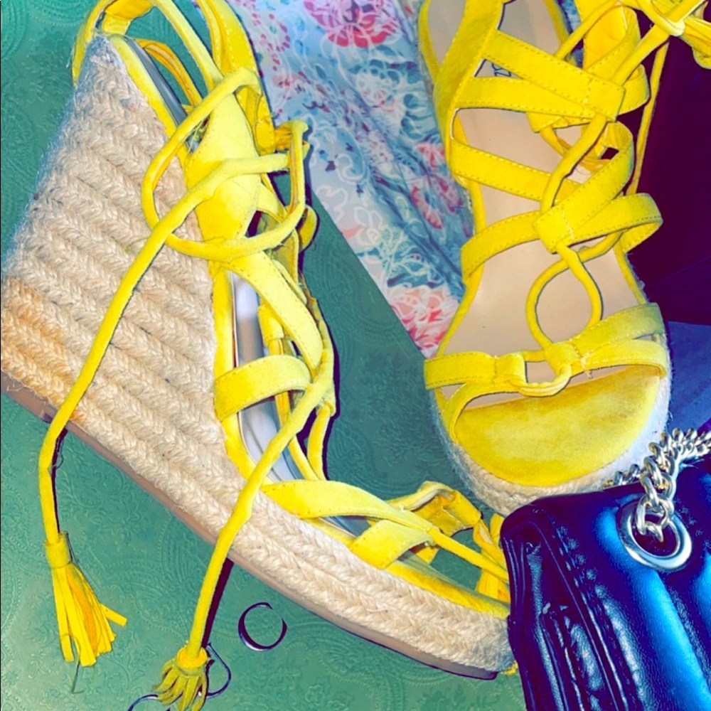 Shoe Dazzle wedge heel